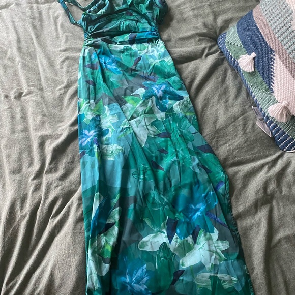 Hello Molly! Green open back midi dress. - Picture 3 of 3